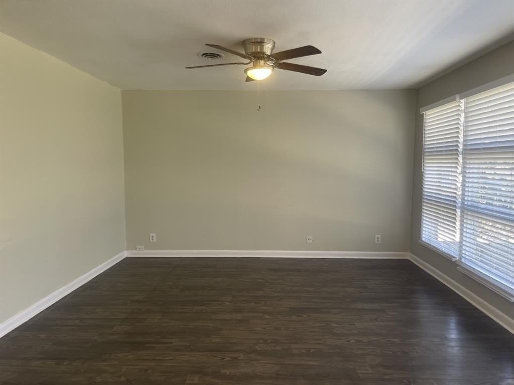 2513 Greenway St - Photo 3 of 10