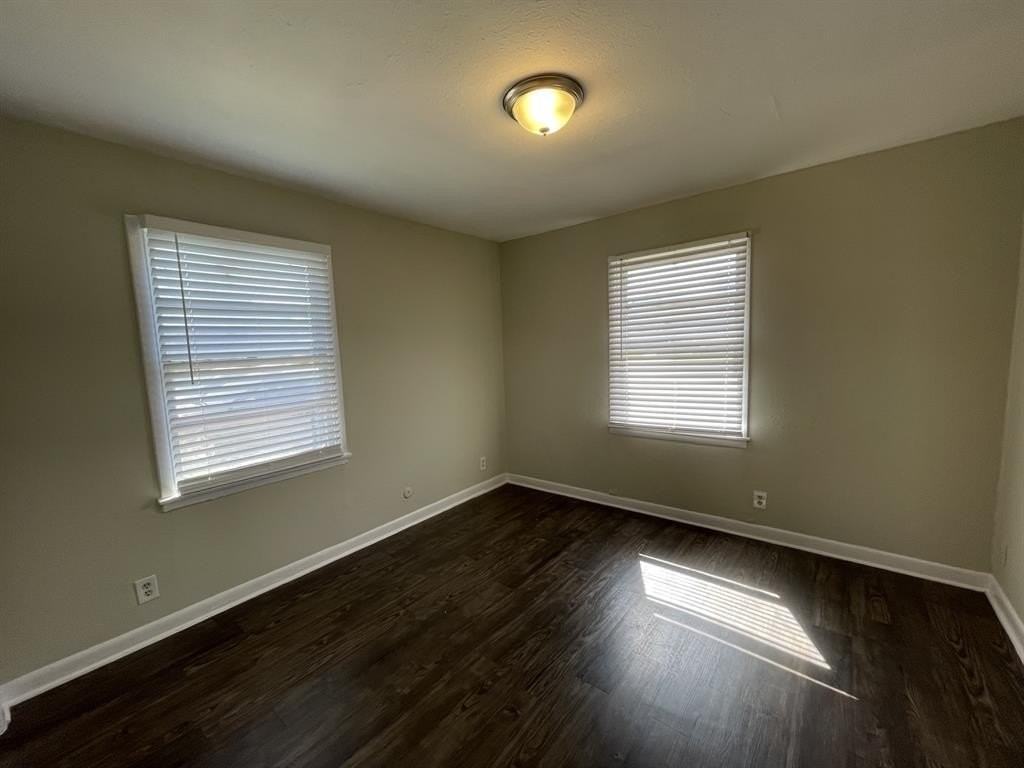 2513 Greenway St - Photo 6 of 10