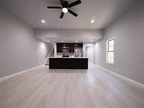 421 W Elm St - Photo 2 of 9