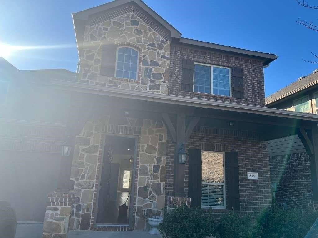 809 Seymour Ct - Photo 3 of 26