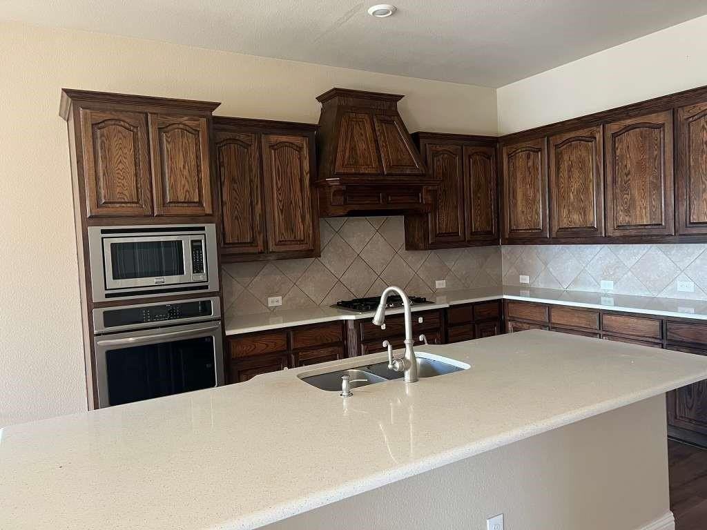 809 Seymour Ct - Photo 4 of 26