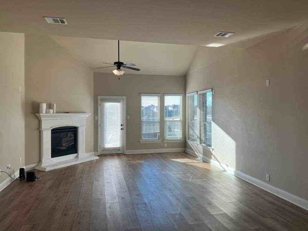 809 Seymour Ct - Photo 6 of 26