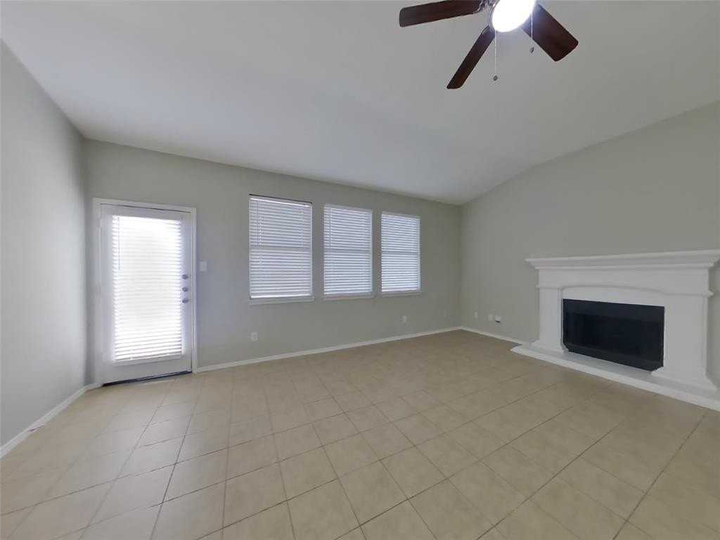 3413 Fashion St - Photo 3 of 21