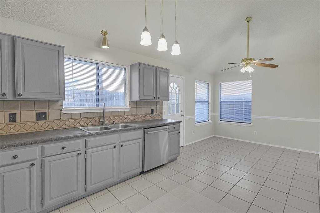 2822 Fenwick St - Photo 6 of 26