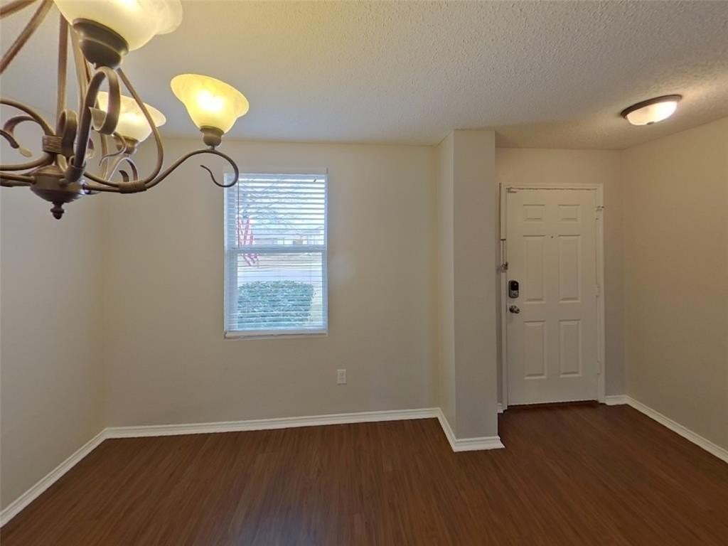 1415 Lochspring Dr - Photo 5 of 15