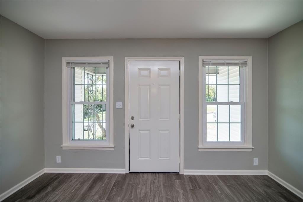 2429 Stephen Lee Dr - Photo 4 of 19