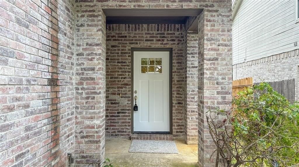 9922 Ironhorse Dr - Photo 2 of 27