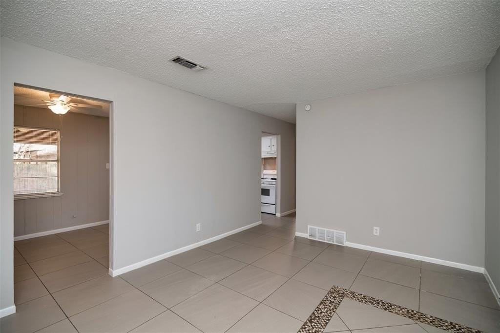 502 Brown St - Photo 7 of 25