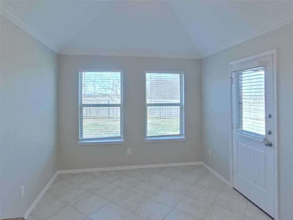 457 Peach Ln - Photo 4 of 16