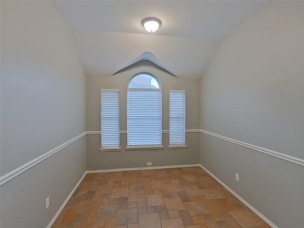 1801 Pecan View Dr - Photo 4 of 17