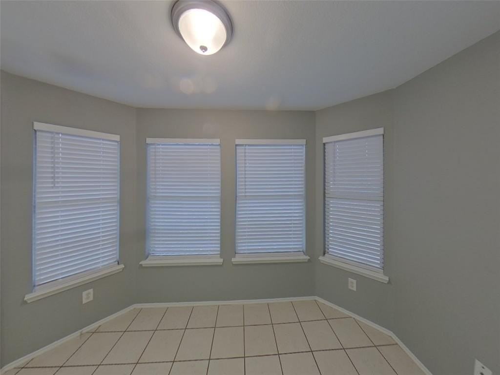 1801 Pecan View Dr - Photo 5 of 17