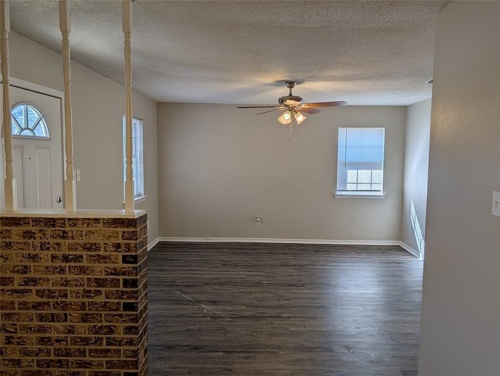 424 Langley Ave - Photo 6 of 18