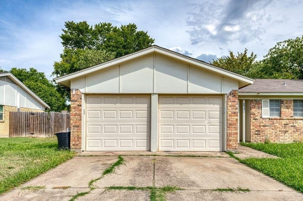 8013 Emerald Hills Way - Photo 2 of 29