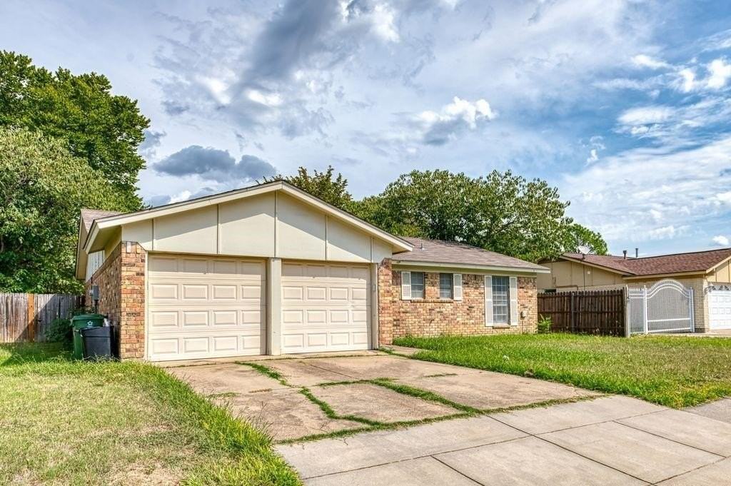 8013 Emerald Hills Way - Photo 3 of 29