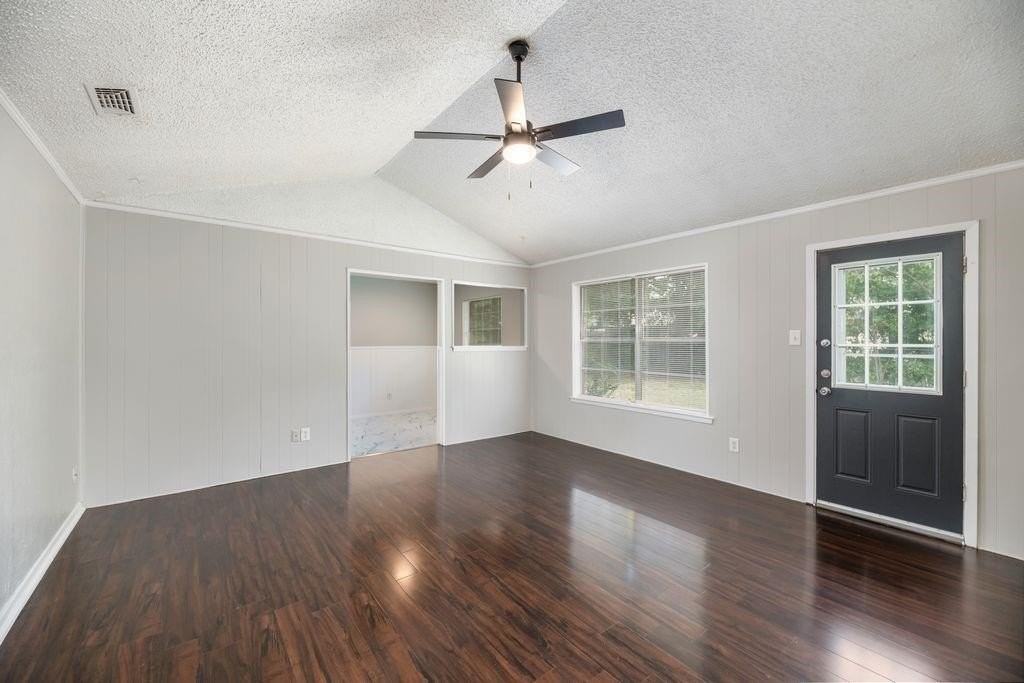 8013 Emerald Hills Way - Photo 7 of 29