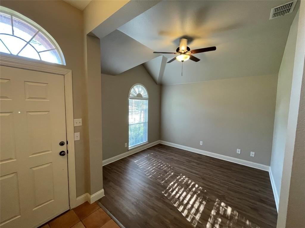 1504 Hickory Bend Dr - Photo 3 of 36