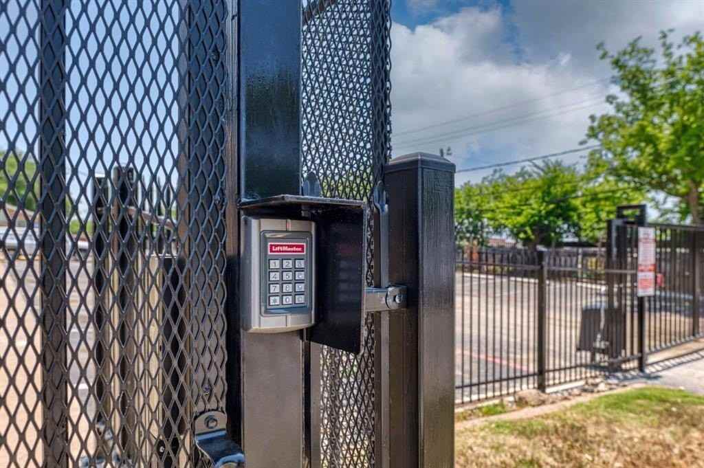 8037 W Elizabeth Ln #115 - Photo 6 of 19