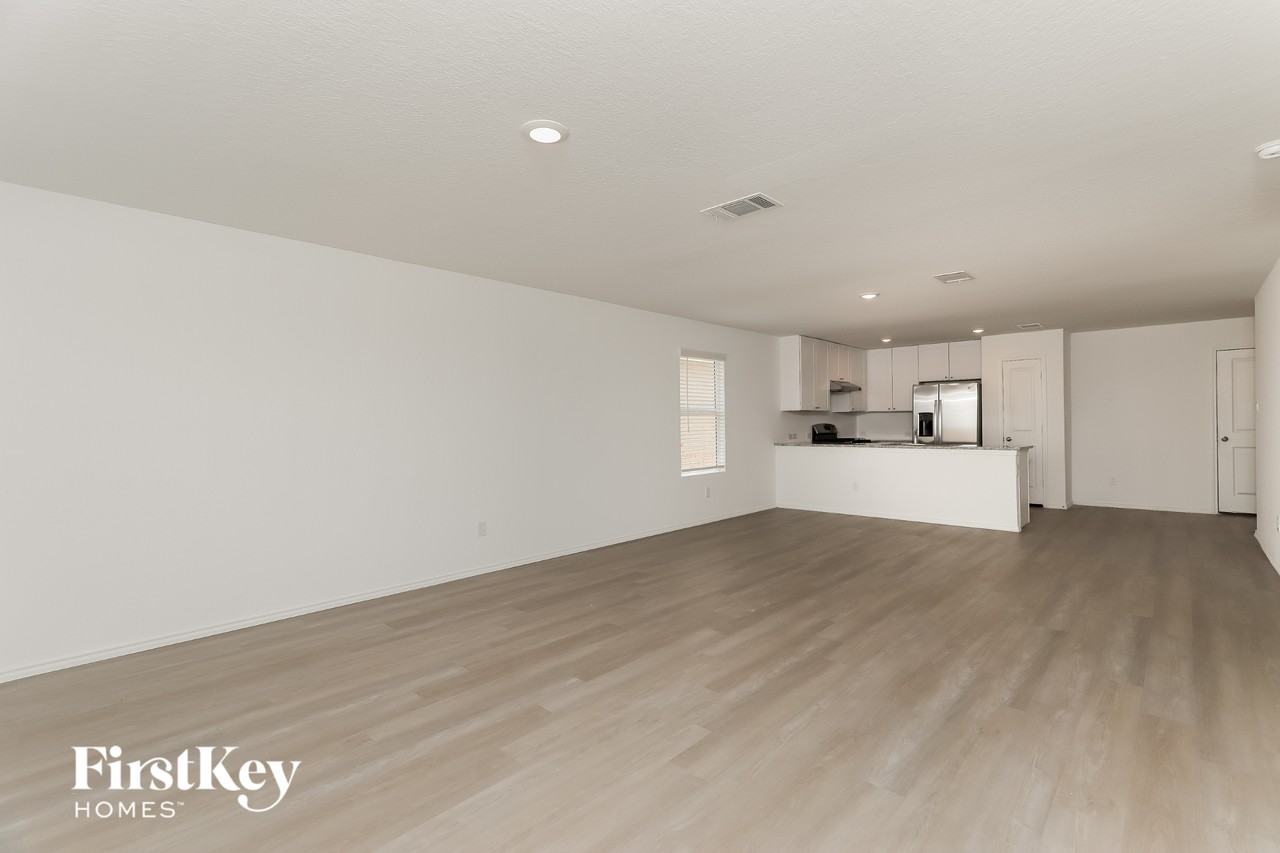 10623 Vinateros Dr - Photo 3 of 15