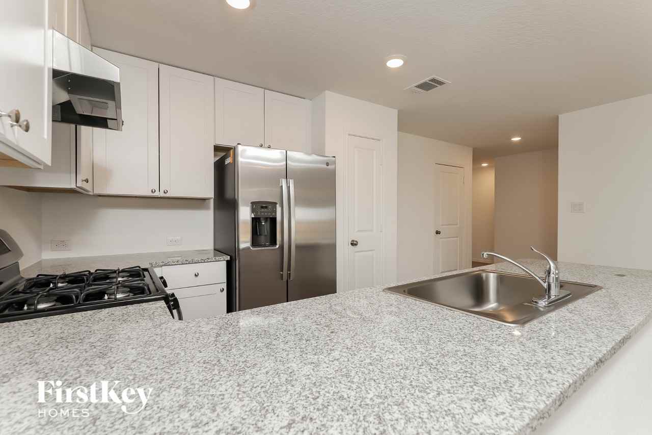 10623 Vinateros Dr - Photo 6 of 15