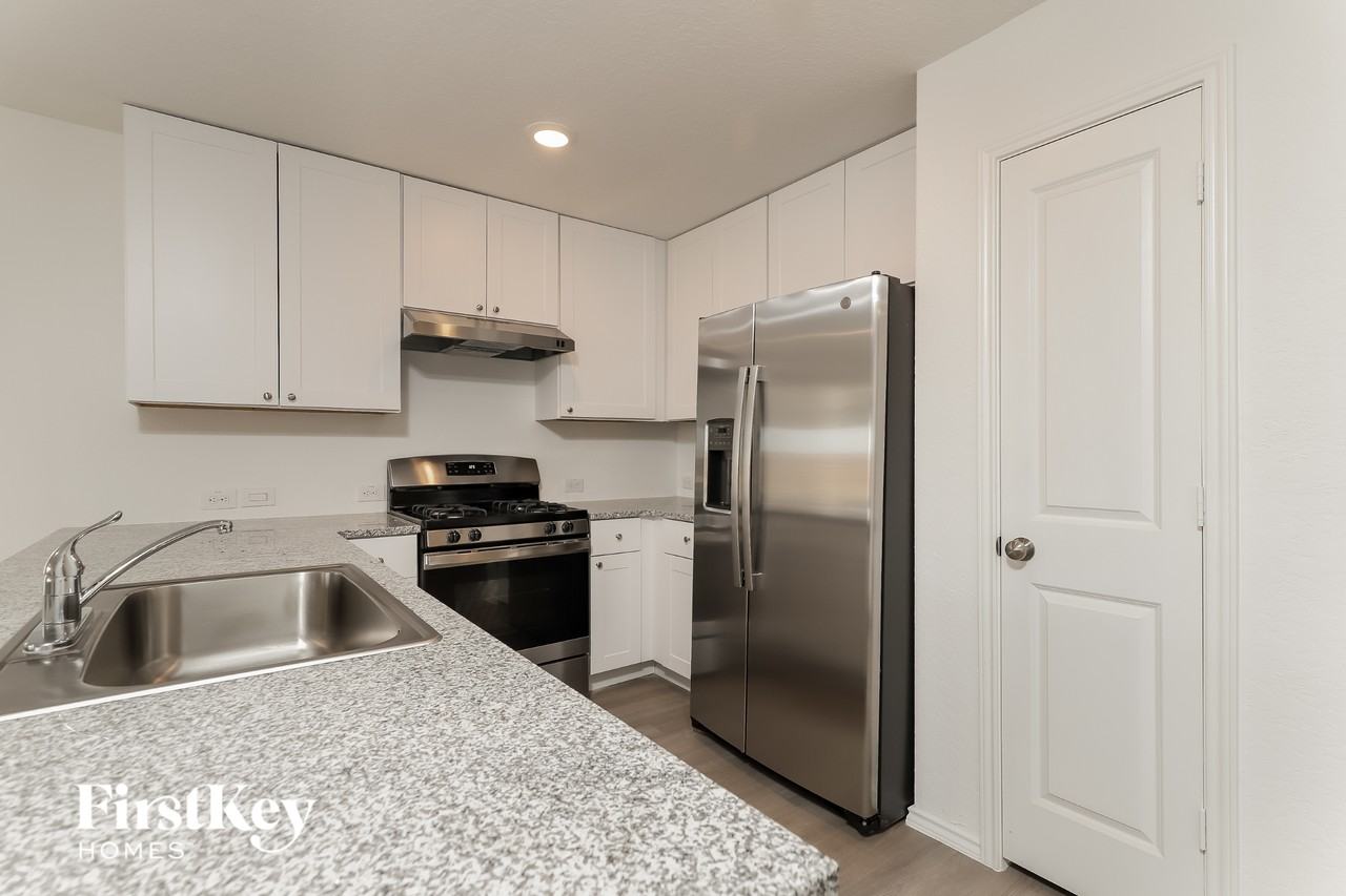 10623 Vinateros Dr - Photo 7 of 15