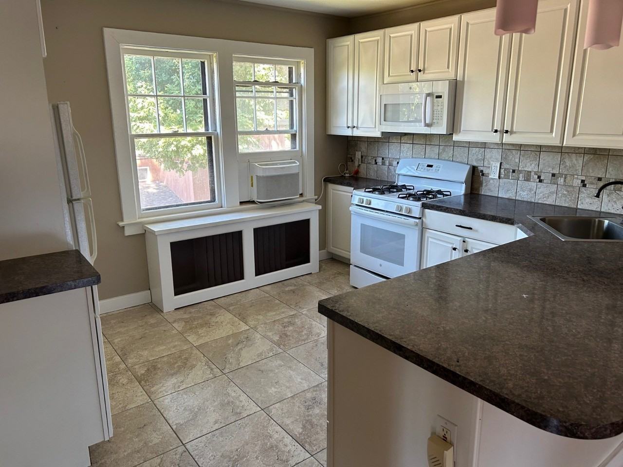 11 Elliott Pl - Photo 2 of 11