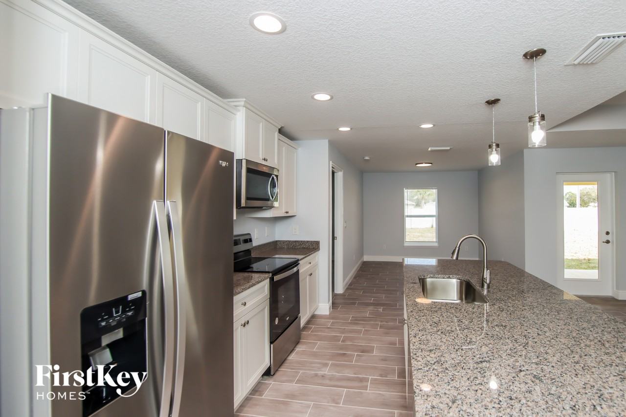 541 Bird Ave Se - Photo 6 of 15