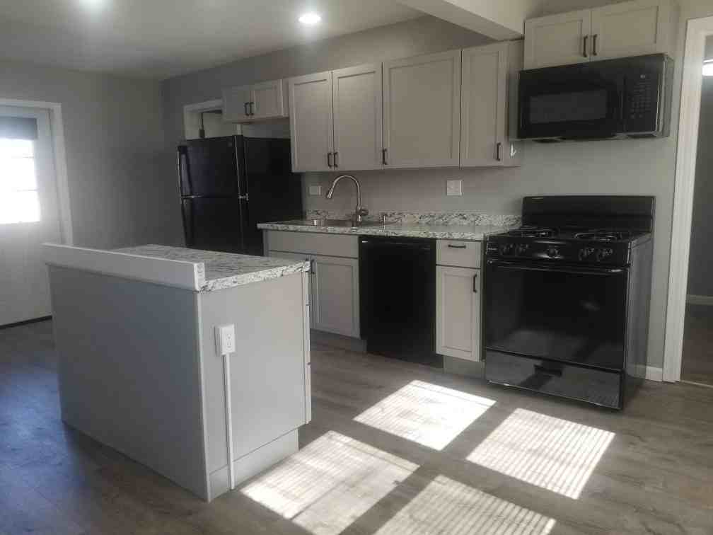 1727 8th St - Photo 2 of 9