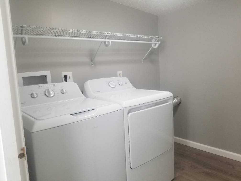 1727 8th St - Photo 4 of 9