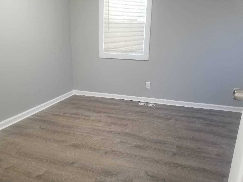 1727 8th St - Photo 7 of 9