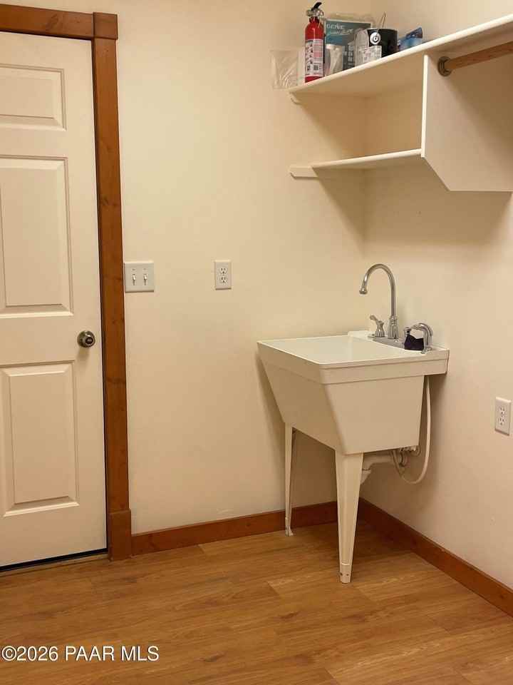 2575 Solar View Dr - Photo 5 of 25