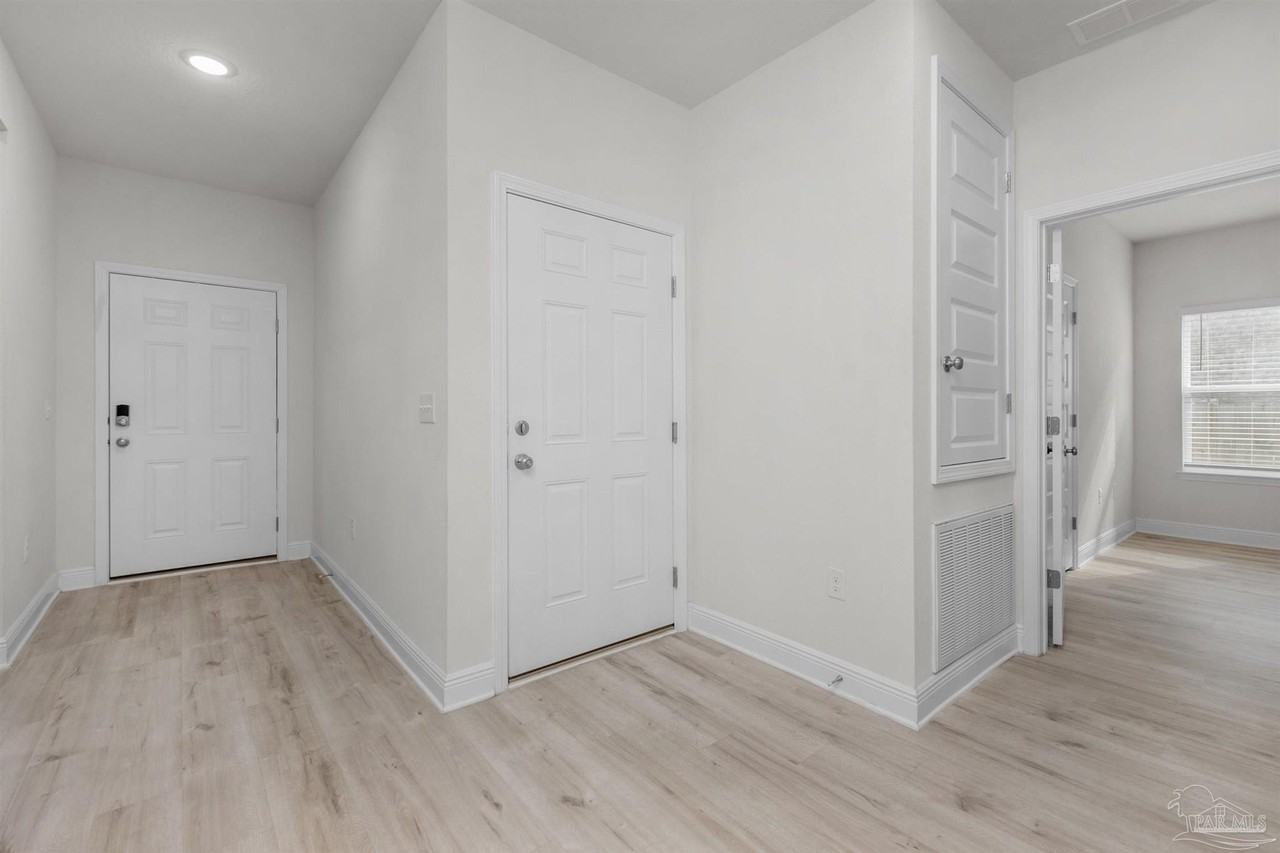 7814 Burnside Loop - Photo 5 of 41