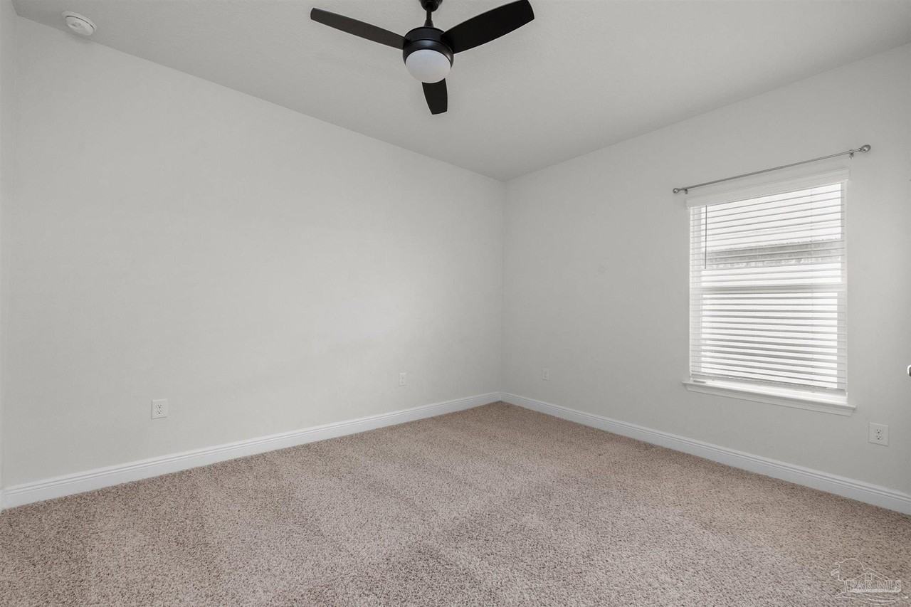 7814 Burnside Loop - Photo 7 of 41