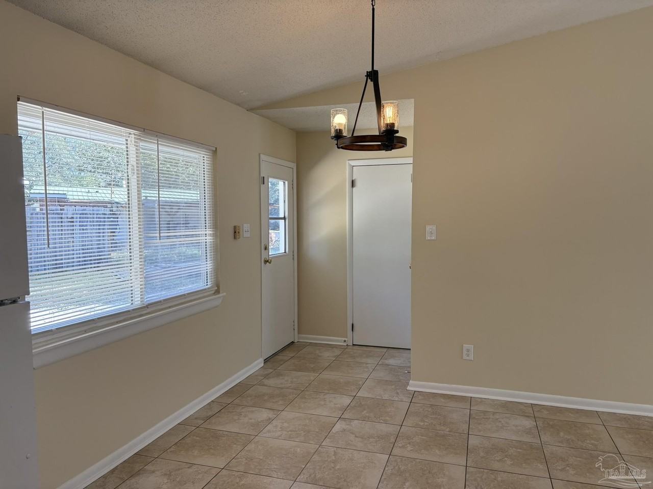 1361 Stanford Rd - Photo 3 of 18