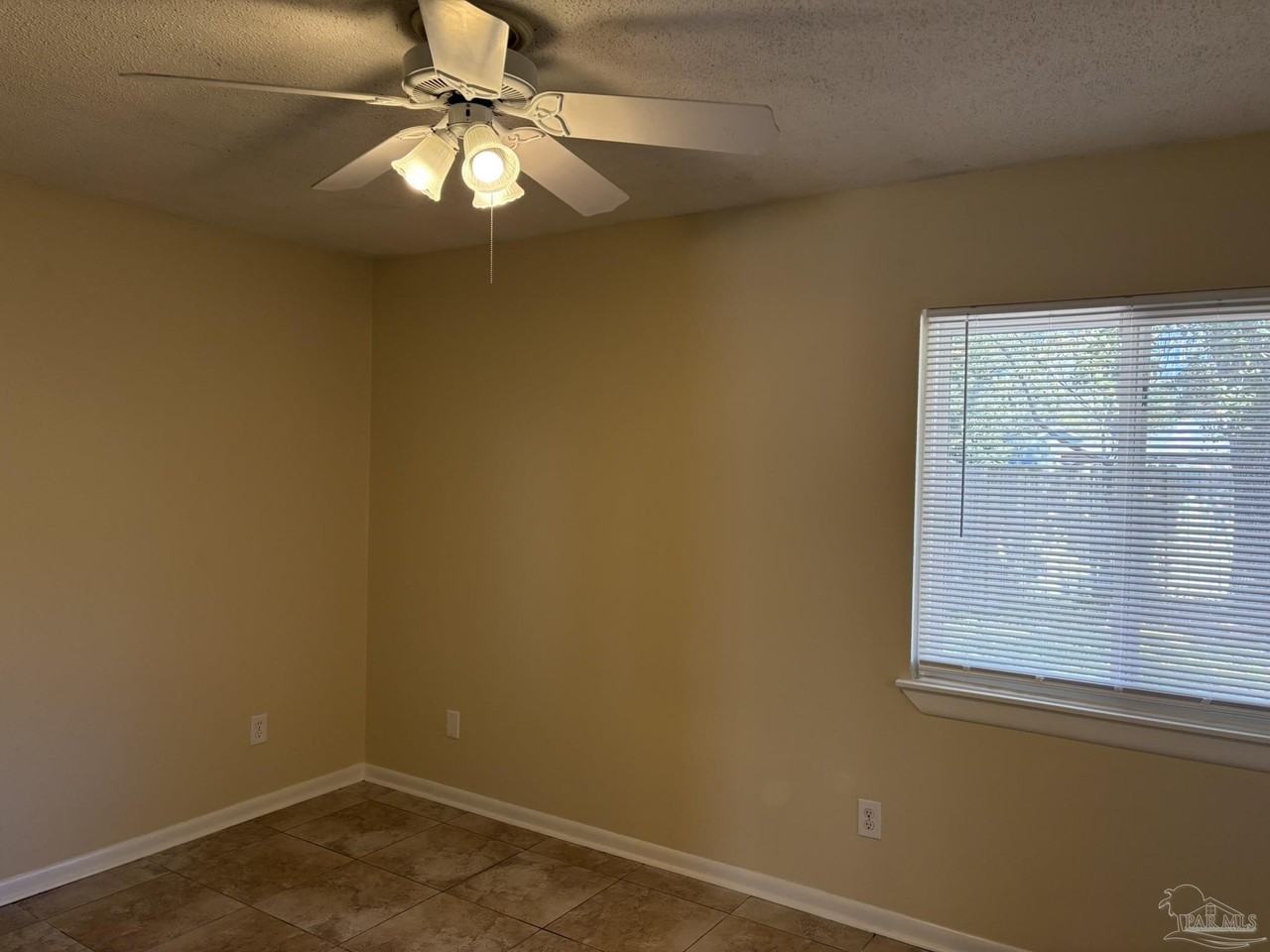 1361 Stanford Rd - Photo 7 of 18