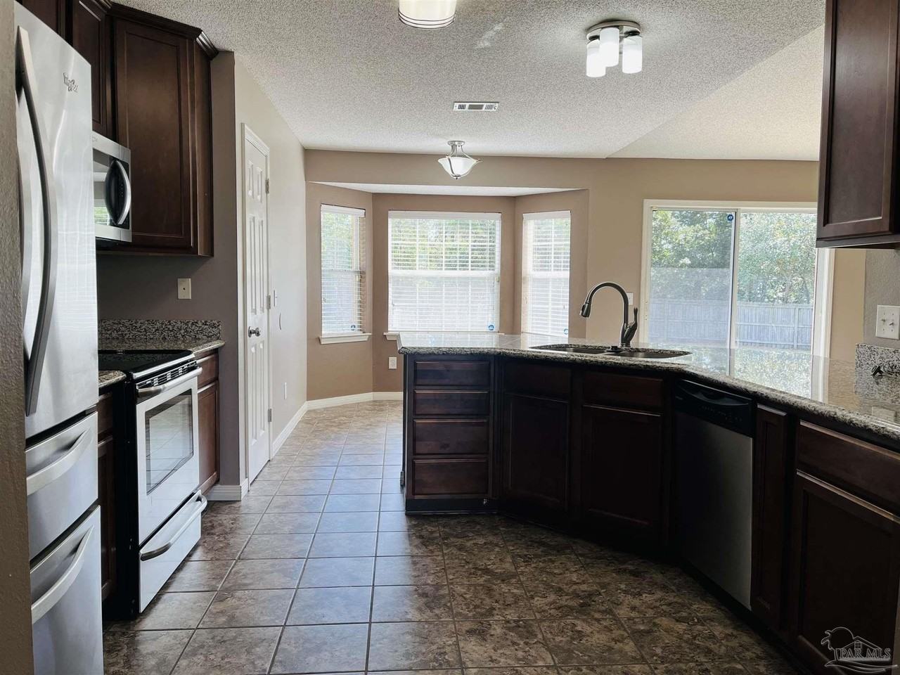 5498 Keel Dr - Photo 4 of 31