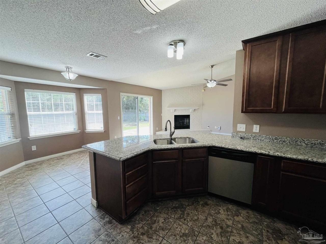 5498 Keel Dr - Photo 5 of 31