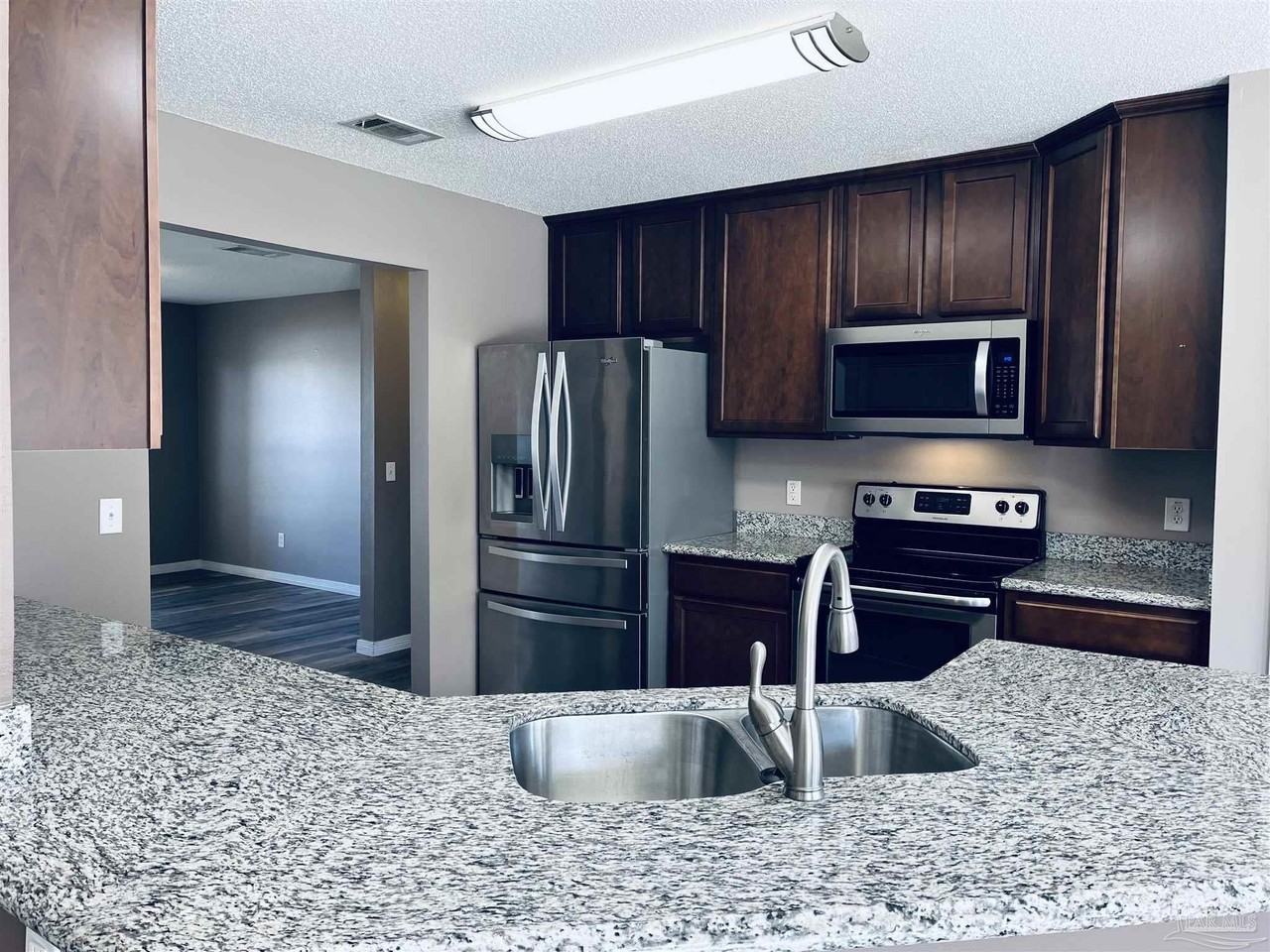 5498 Keel Dr - Photo 6 of 31