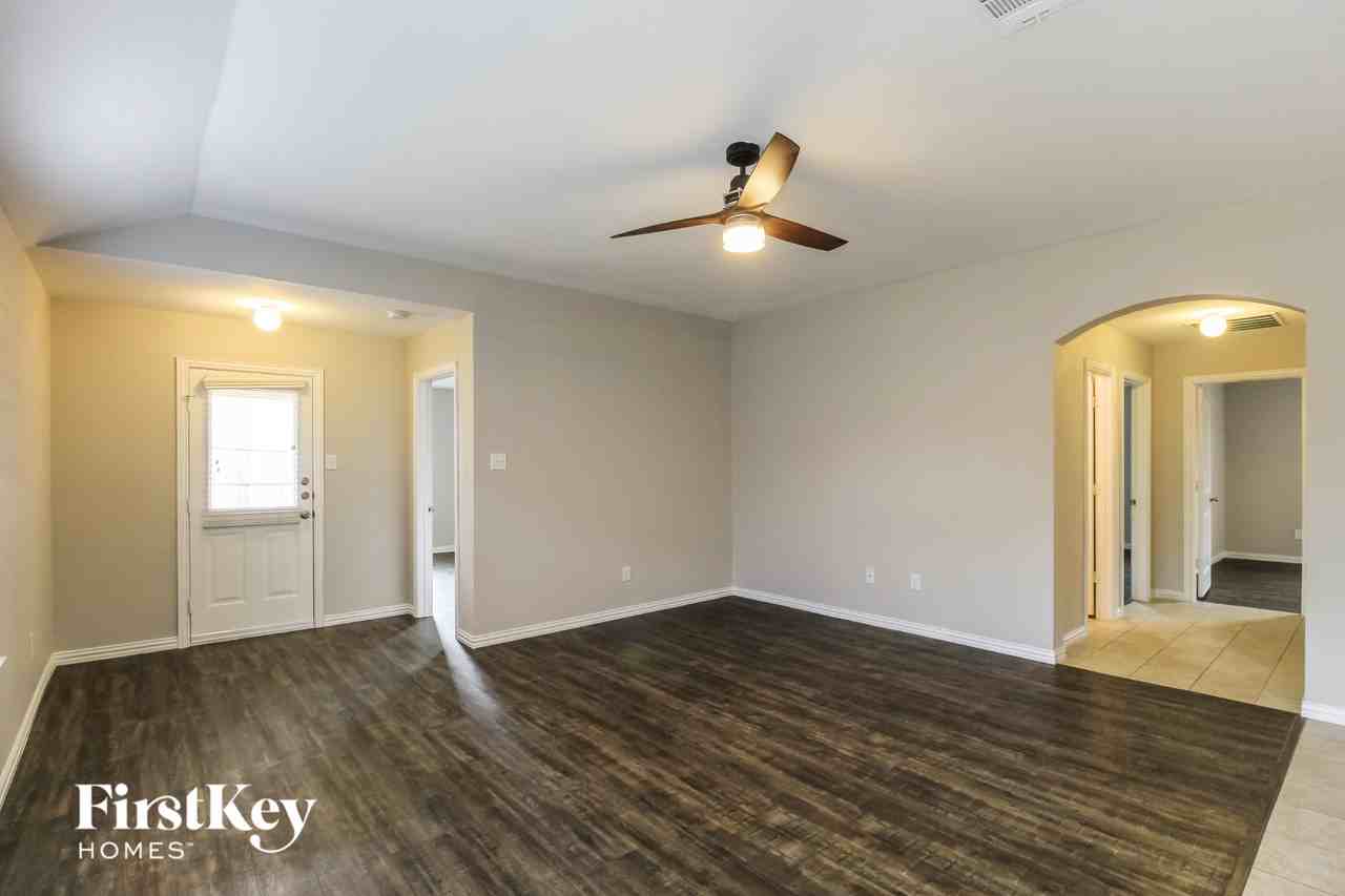 1102 Ruby Ct - Photo 2 of 15