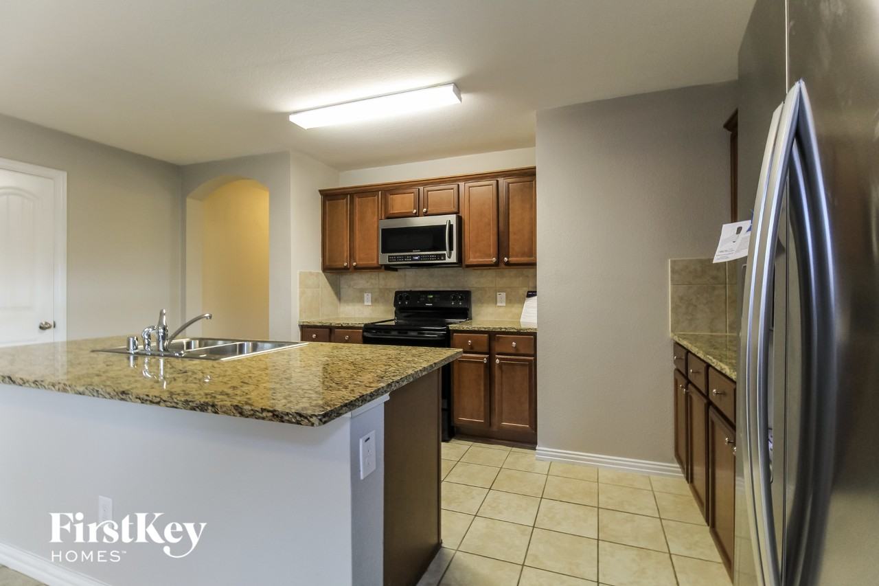 1102 Ruby Ct - Photo 6 of 15