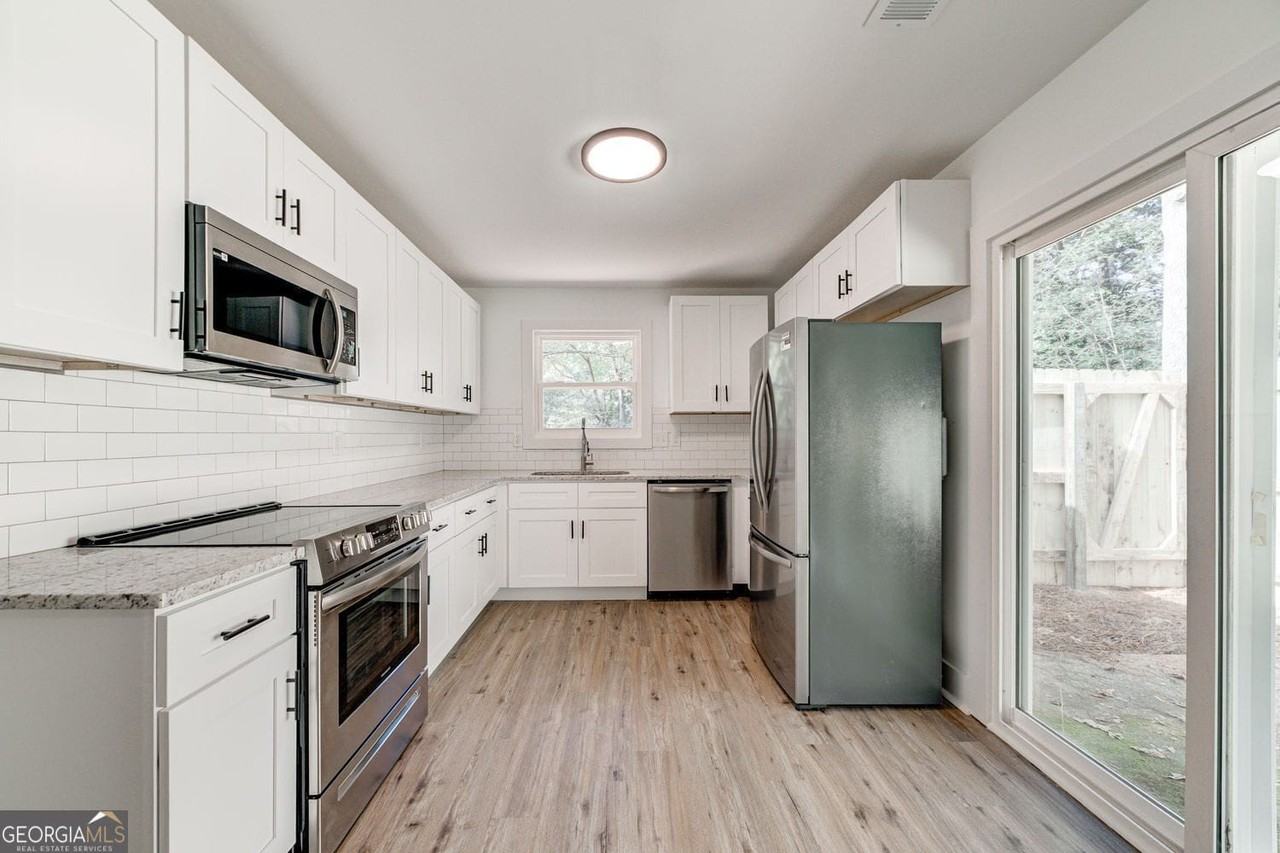 1060 Mathews Ct Se - Photo 3 of 11