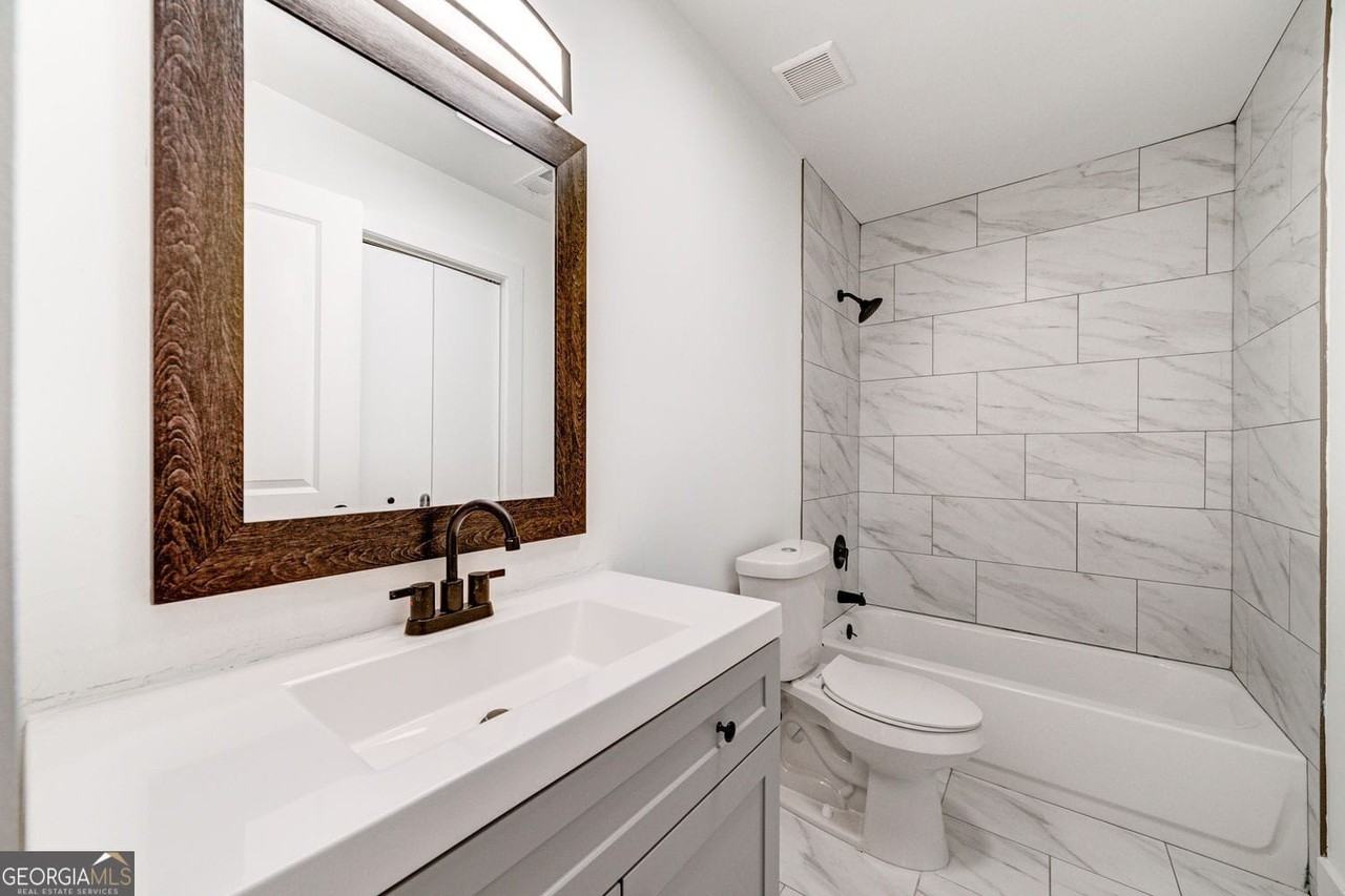 1060 Mathews Ct Se - Photo 4 of 11