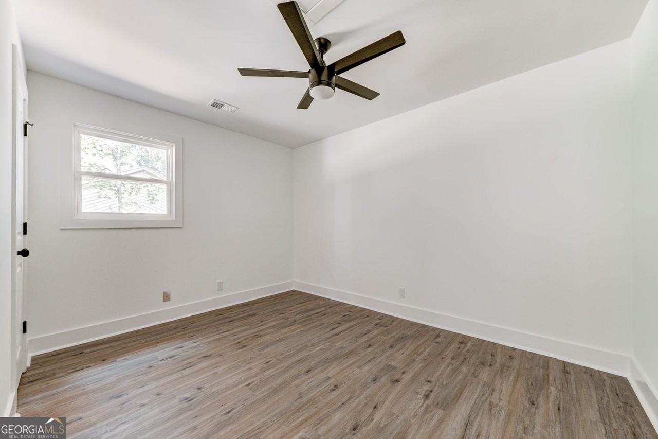 1060 Mathews Ct Se - Photo 6 of 11