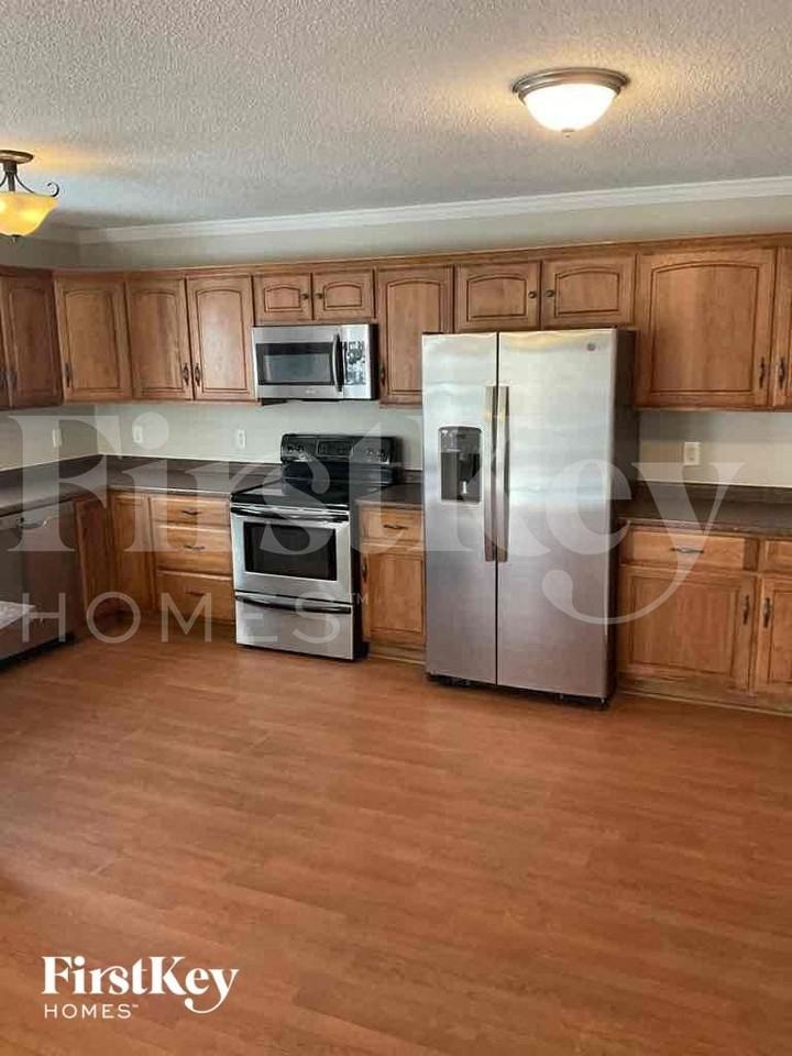 811 Willow Ln - Photo 5 of 21