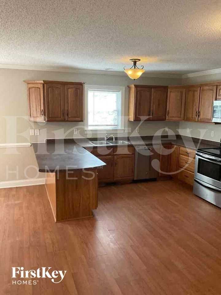 811 Willow Ln - Photo 6 of 21