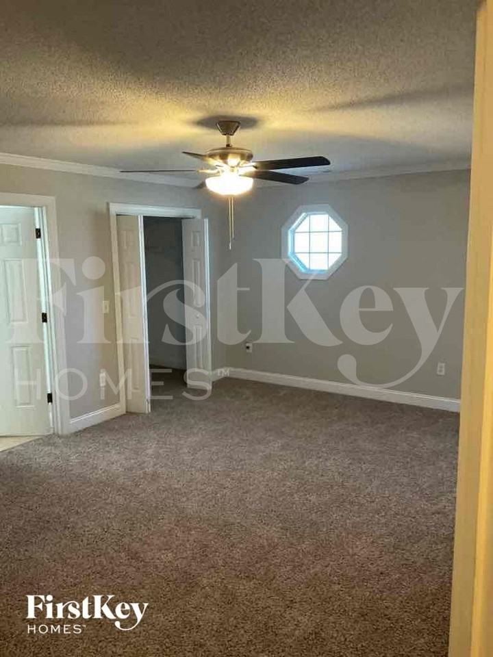 811 Willow Ln - Photo 7 of 21