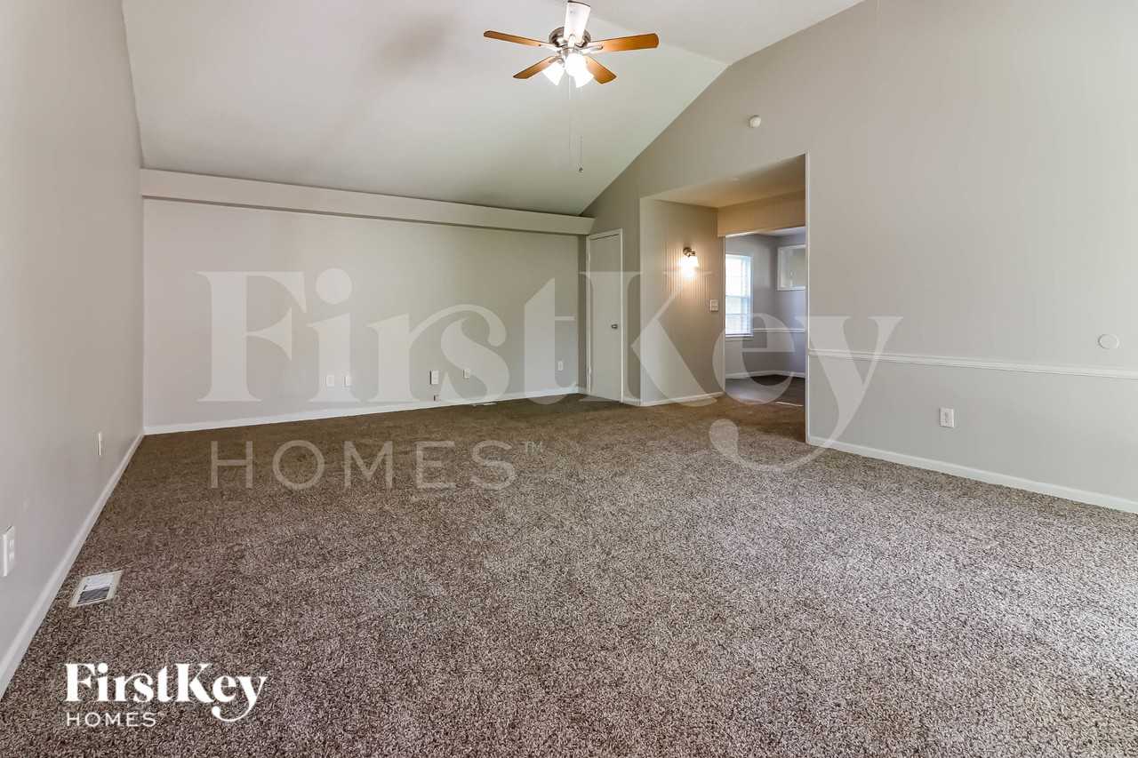 607 Ne Short St - Photo 2 of 16