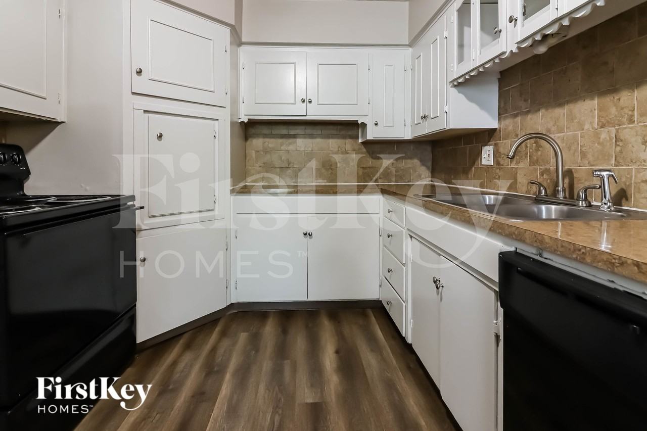 607 Ne Short St - Photo 6 of 16