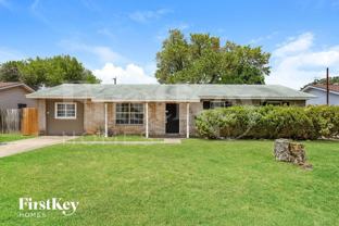 523 Pinehurst Blvd - Photo 1 of 1