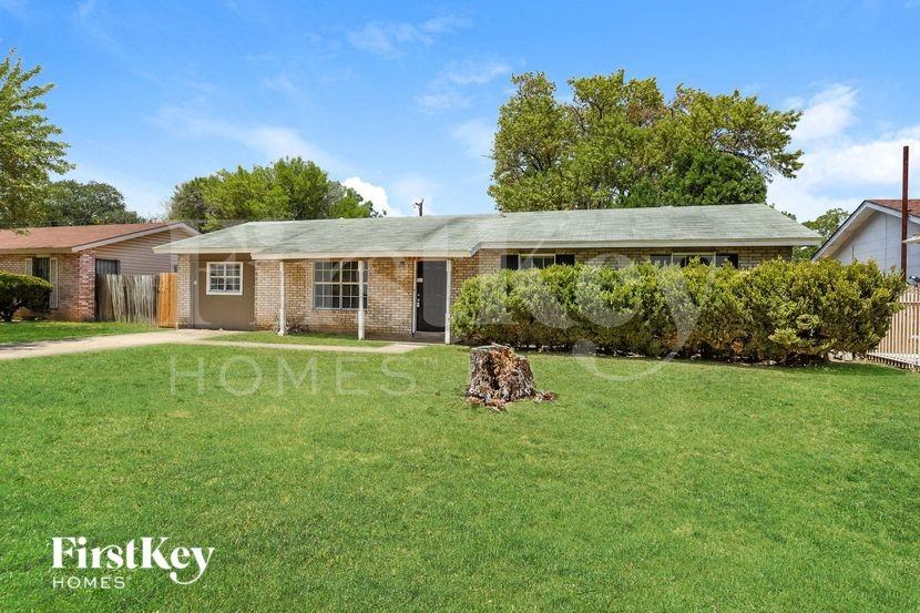 523 Pinehurst Blvd - Photo 2 of 15