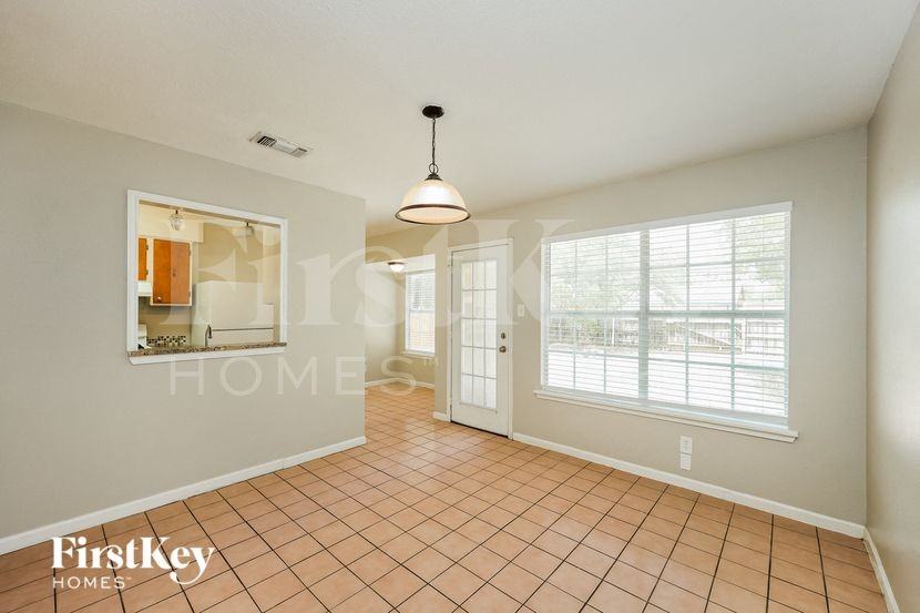 523 Pinehurst Blvd - Photo 5 of 15